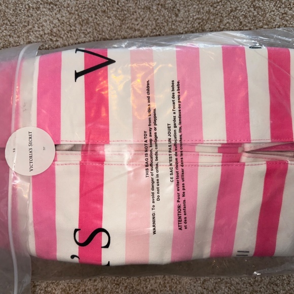 NWT Pink Victoria’s Secret Stripe Swim Tote & Flip Flops Size Medium - Picture 2 of 7